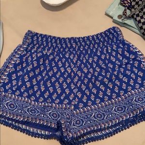 Fabric print shorts.